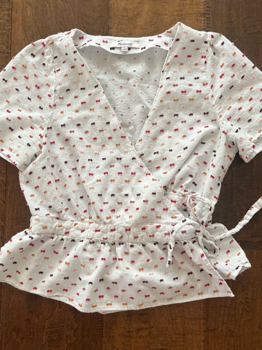 Madewell ruffel hem white wrap top with textured clipdot pattern Sz. S